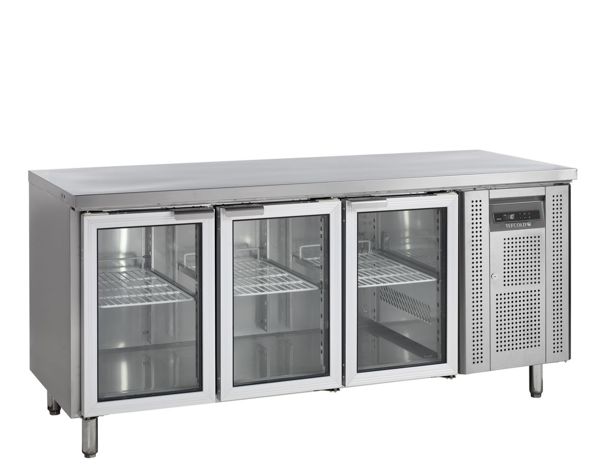 Kølebord CK7310G med glaslåger, hvor kondens på glasset er tydeligt synligt